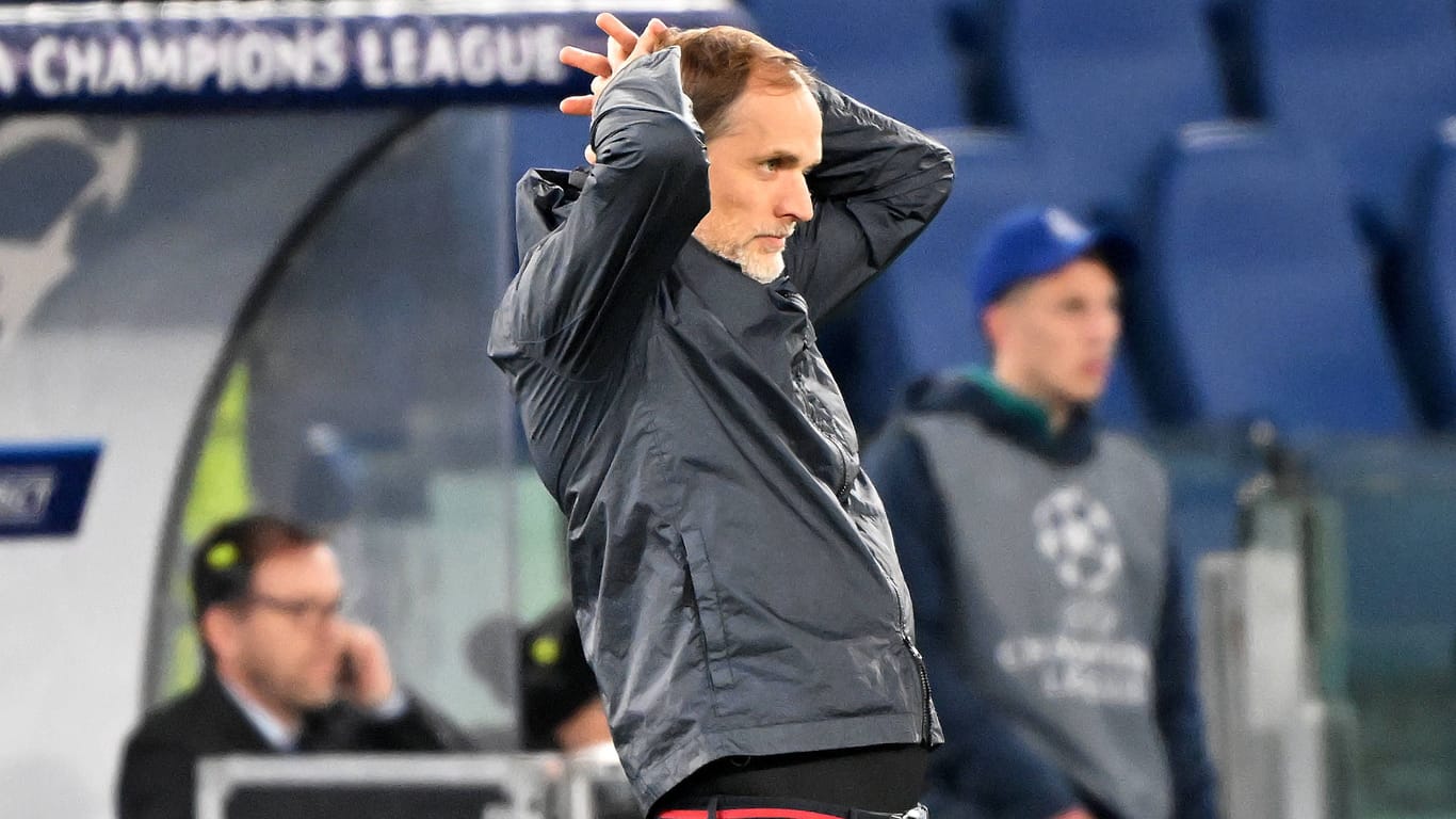 Völlig niedergeschlagen: Thomas Tuchel nach der Pleite gegen Lazio Rom. Nach drei Niederlagen in Serie gehen er und der FC Bayern ab Sommer getrennte Wege.