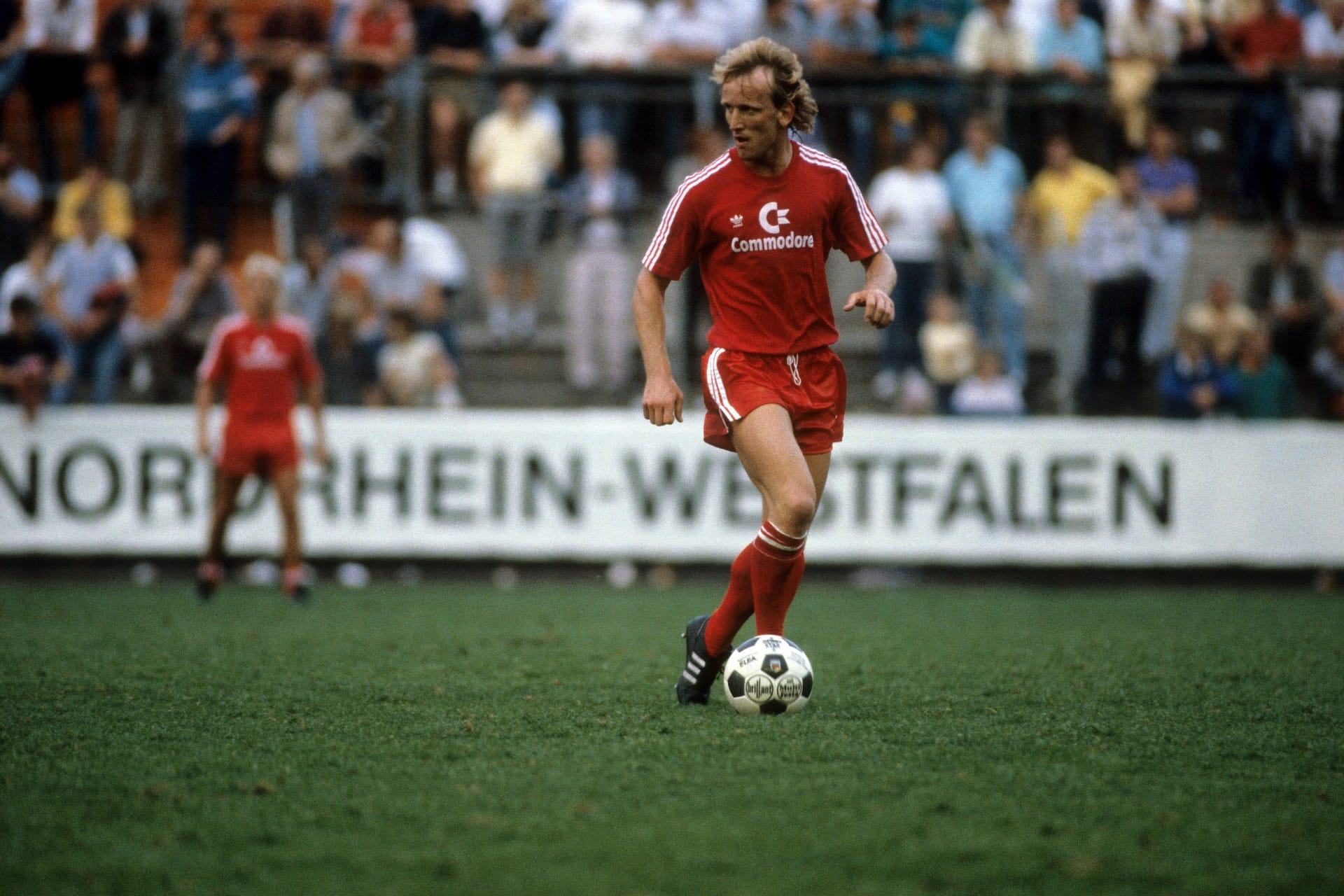 1986 folgte er dem Ruf des FC Bayern. Die Münchner überwiesen seinerzeit 2 Millionen D-Mark an den FCK. Mit den Bayern wurde er einmal Meister (1987) und erreichte im selben Jahr das Endspiel im Europapokal der Landesmeister (1:2 gegen Porto).