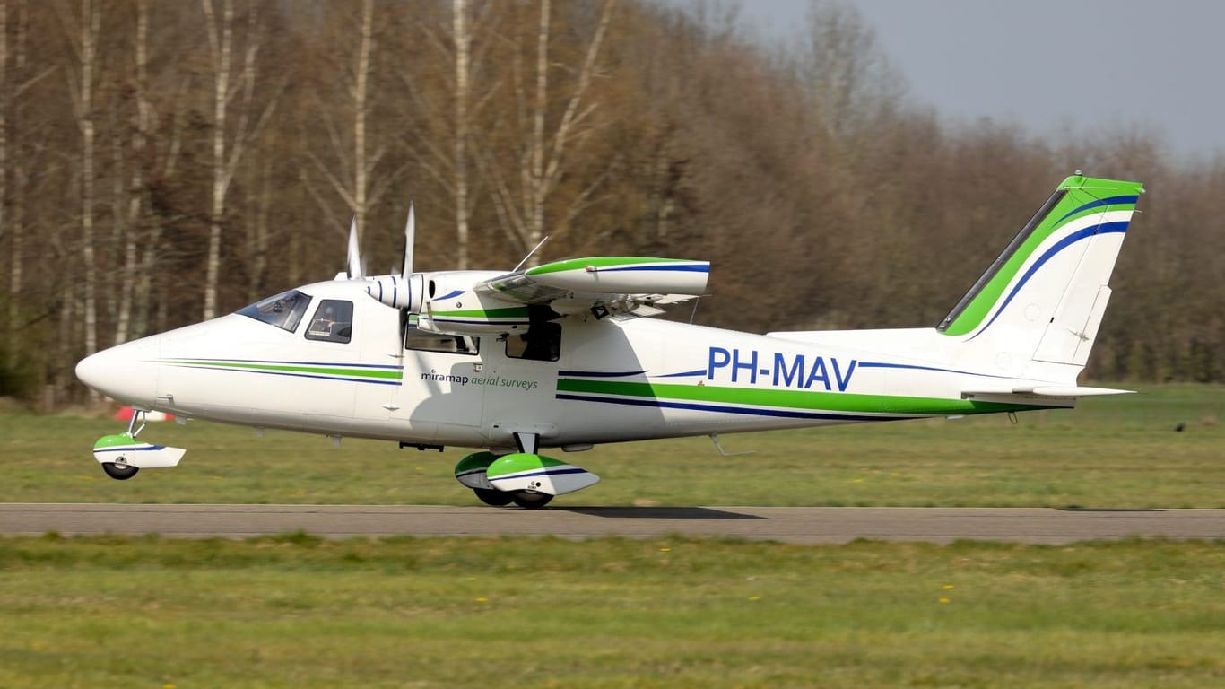 Ein Flugzeug der Firma Miramap Aerial Surveys (Symbolbild): Eine solche Maschine wird über Dortmund bald häufiger zu sehen sein.