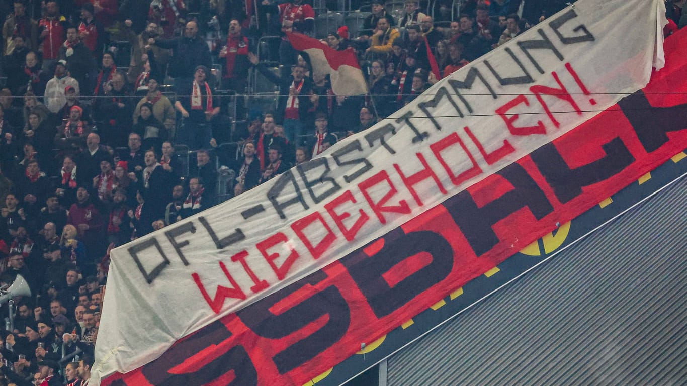 Zuletzt gab es mehrere Proteste gegen die DFL: So auch am Freitagabend im Gästeblock des SC Freiburg.