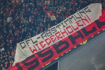 Zuletzt gab es mehrere Proteste gegen die DFL: So auch am Freitagabend im Gästeblock des SC Freiburg.