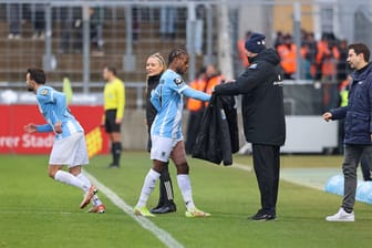 Abdenego Nankishi (r.) musste gegen Ingolstadt frühzeit verletzt vom Platz.