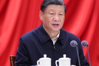 Chinas führender Autokrat Xi Jinping beim Nationalen Volkskongress 2023.
