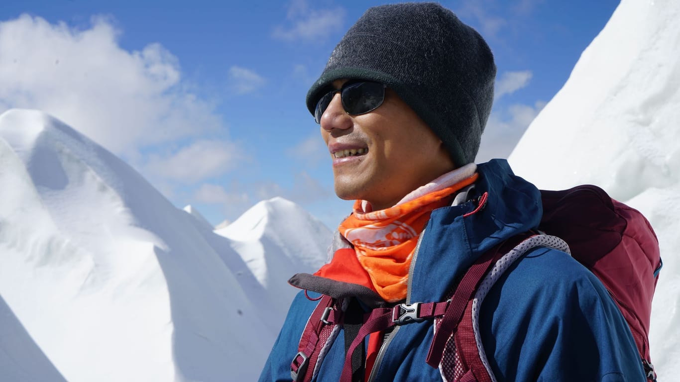 Zhang Hong hat 2021 als erster blinder Asiate den Mount Everest bestiegen.