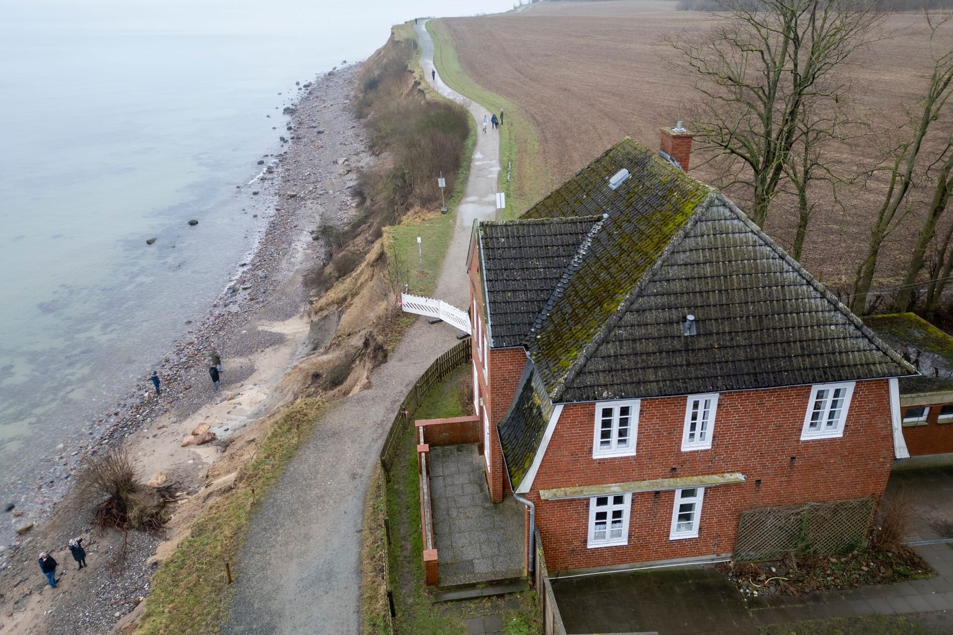 Haus am Abgrund