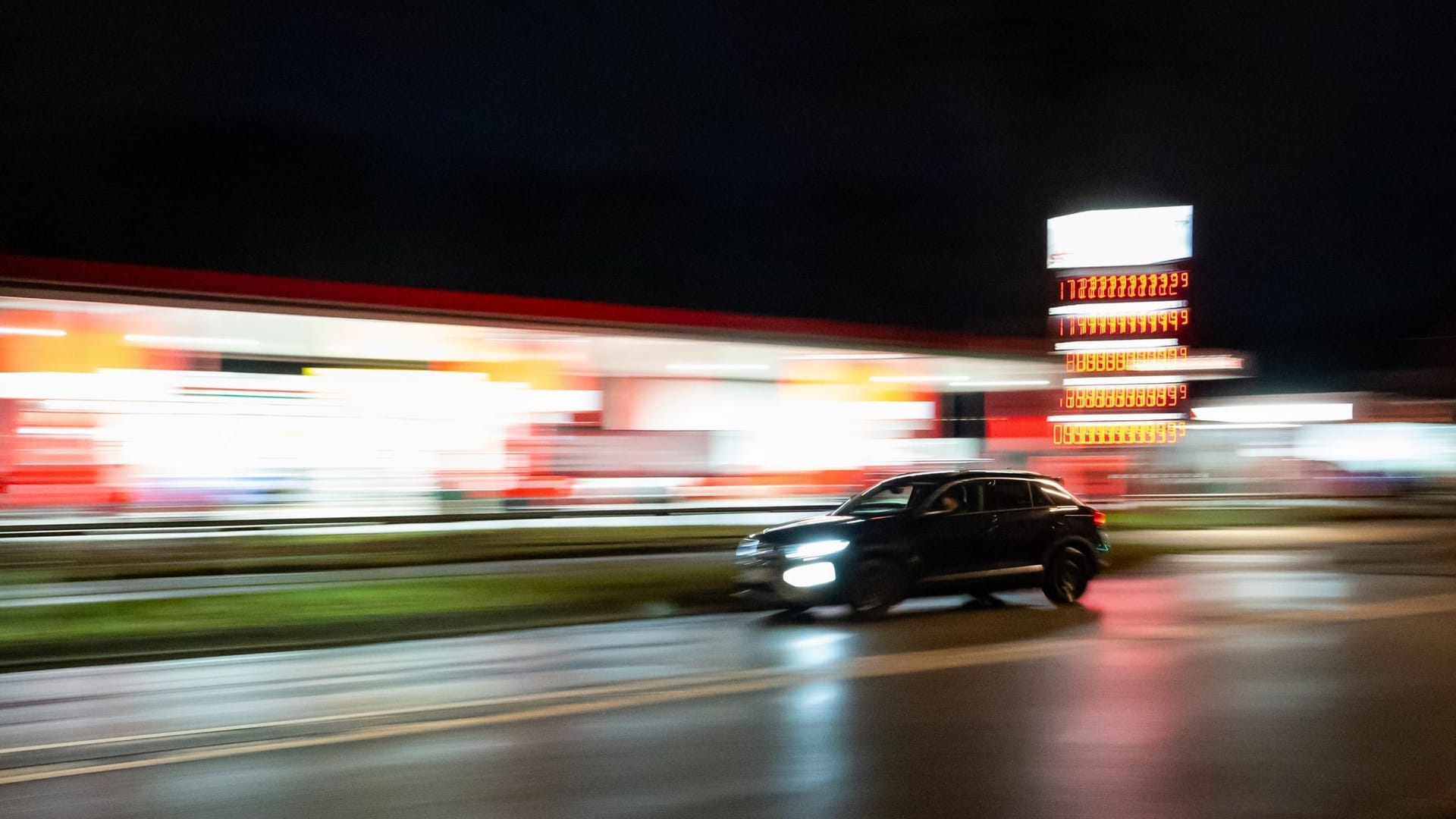 Mann überfällt Tankstelle