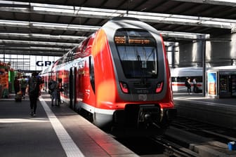 Eine Regionalbahn steht am Münchner Hauptbahnhof (Symbolbild): Der Vorfall ereignete sich auf der Fahrt in Richtung Mühldorf am Inn.