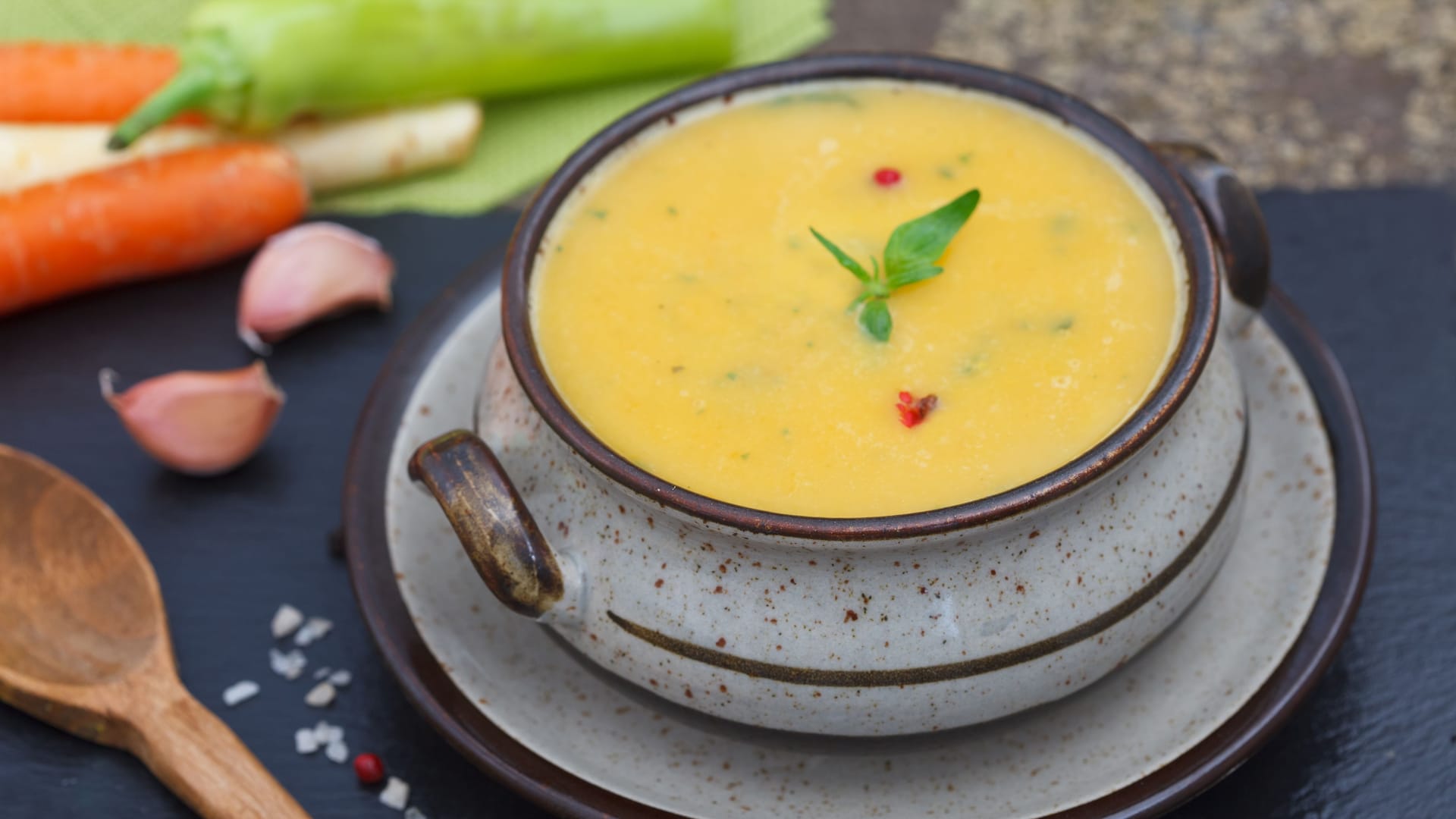 Kartoffelsuppe zum Fastenbrechen: Gewöhnen Sie Ihren Körper langsam mit ballaststoffreichen Nahrungsmitteln wieder ein und schaffen Sie neue Gewohnheiten.