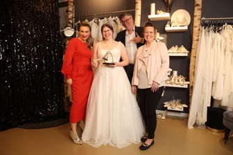Designerin Ella_Deck, Braut Milena Bütow, Philip Schmidt von Sina C und Annegret Wittmaack von Bijou Brigitte (v.l.n.r.): Die 20-jährige Milena wurde am Valentinstag fündig.