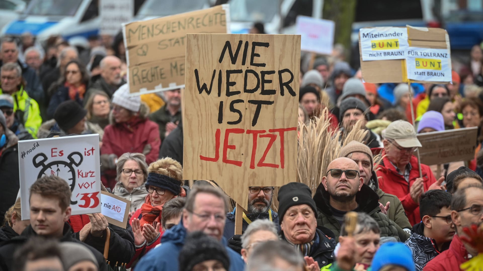 Demo gegen rechts: Trotz der zivilgesellschaftlichen Proteste hat die AfD bei den Wiederholungswahlen dazugewonnen.