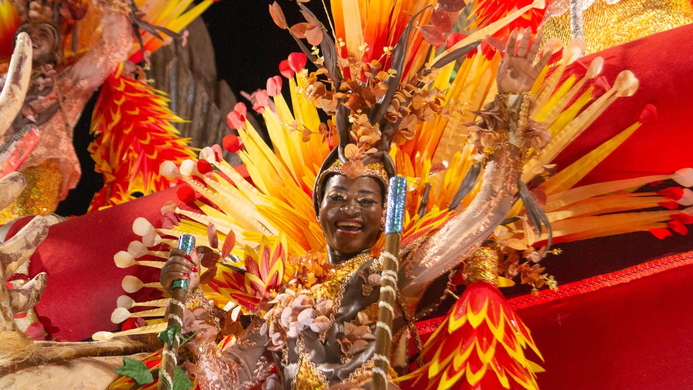 Parade der Samba-Schulen im Sambadrom in Rio de Janeiro: 2024 wurden Rekordsummen für den Karneval ausgegeben.