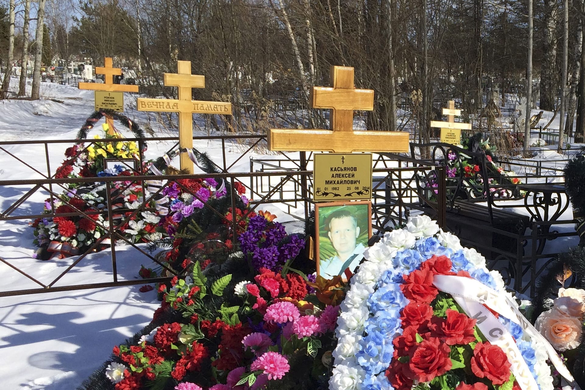 Gräber russischer Soldaten (Archivbild): Auch auf ukrainischen Gebiete hat Russland seine Soldaten beerdigt, heißt es in einem Bericht.