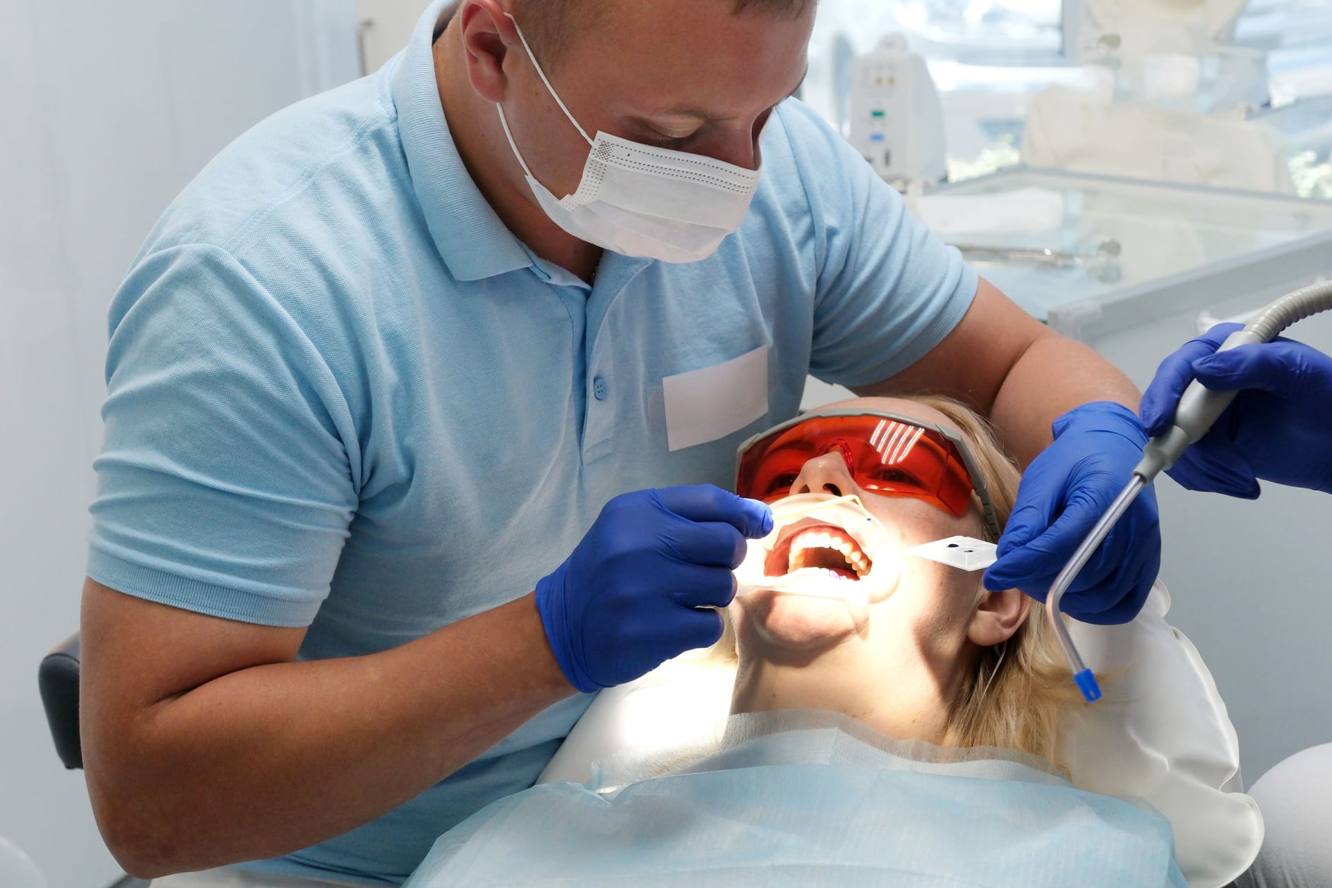 Umstellung für Zahnärzte und Patienten: Mit Beginn des Jahres 2025 soll Dentalamalgam in der EU verboten werden.