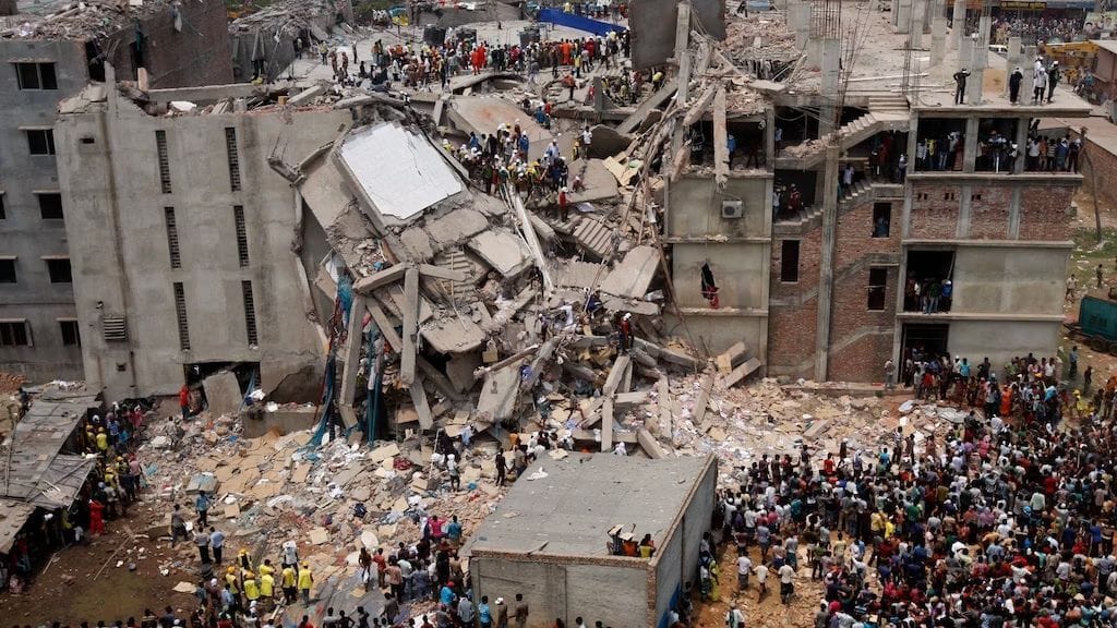 Am 24. April 2013 stürzte die achtstöckige Textilfabrik Rana Plaza in sich zusammen.