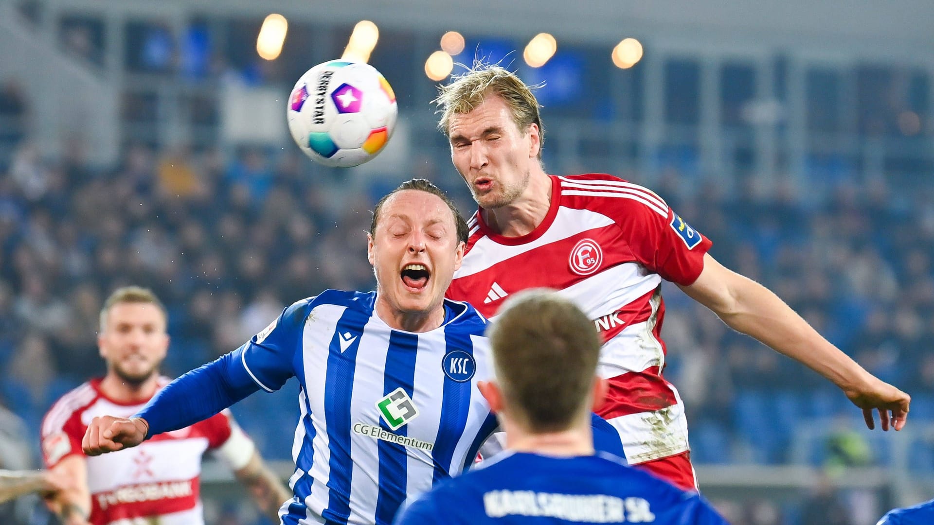 Umkämpftes Duell: Der KSC und Fortuna Düsseldorf schenkten sich nichts.