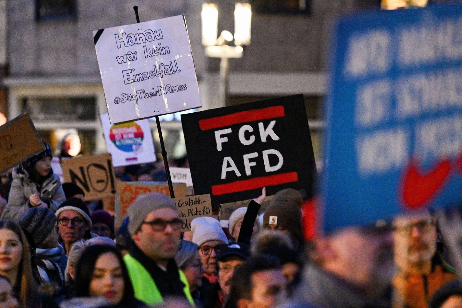 Demonstration gegen rechts: In zahlreichen deutschen Orten wollen am Wochenende wieder Menschen auf die Straßen gehen.