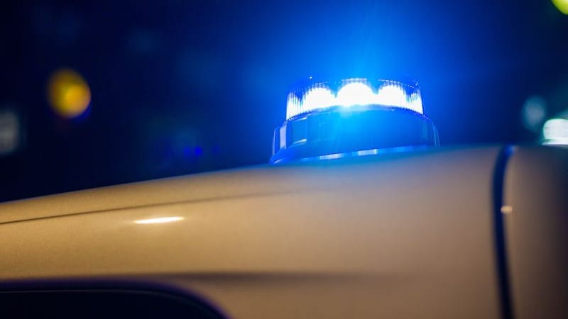 Ein Blaulicht auf dem Dach eines Polizeifahrzeugs. Ein Blaulicht auf dem Dach eines Polizeifahrzeugs.