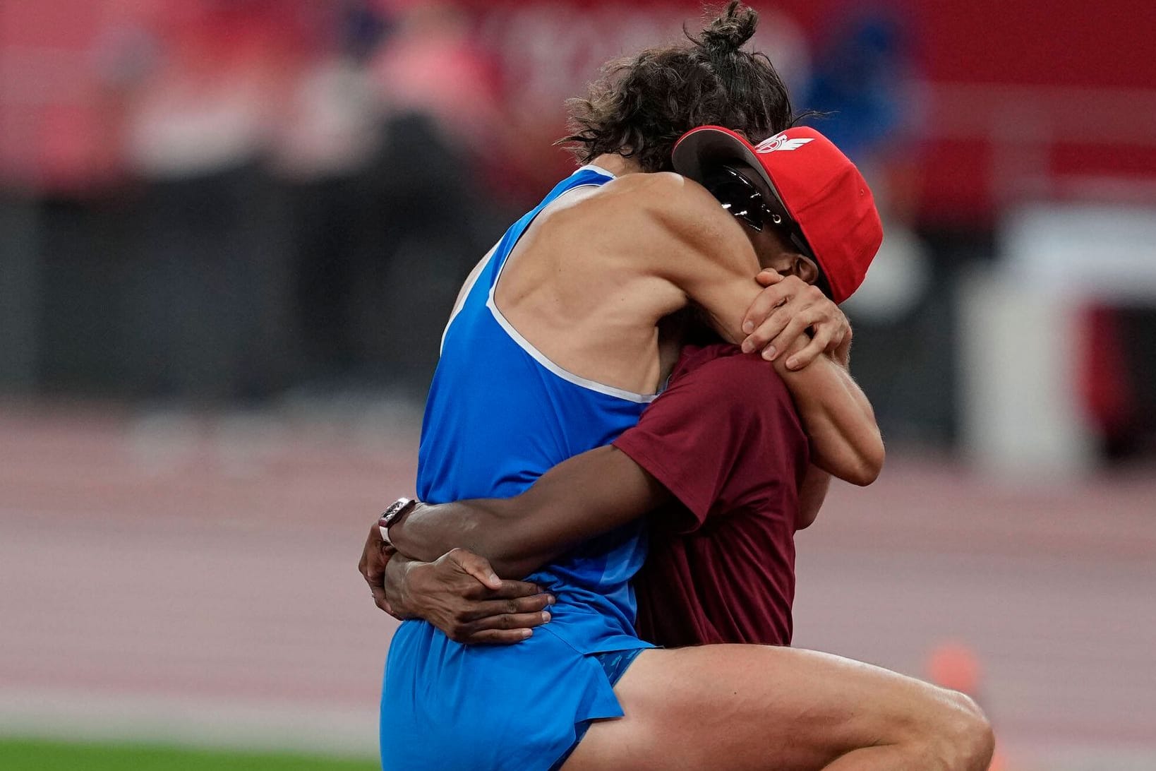 Mutaz Barshim (r.) und Gianmarco Tamberi: Sie haben sich 2021 Gold geteilt – der Moment des Entschlusses.