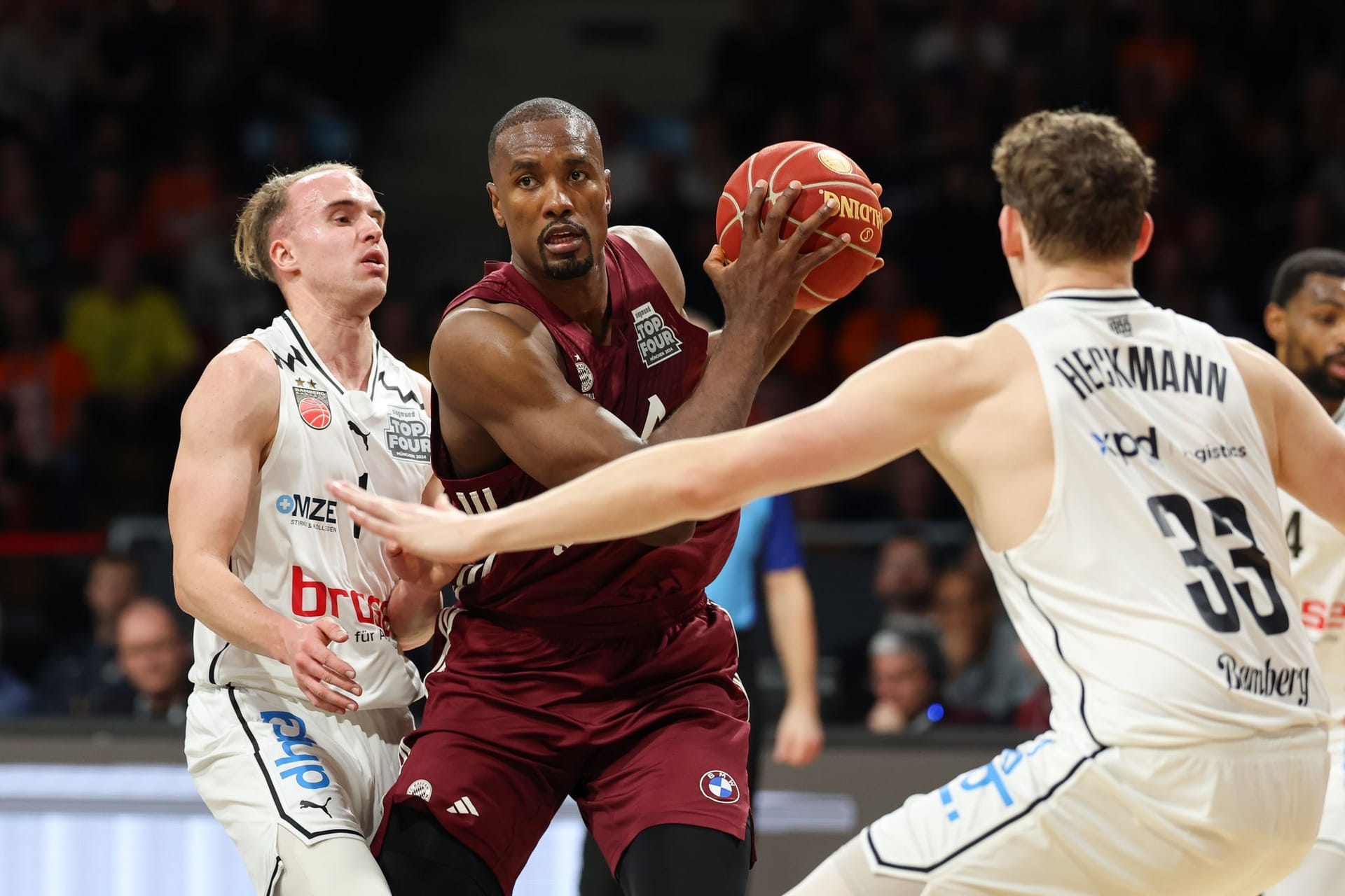 Bamberg Baskets - FC Bayern München