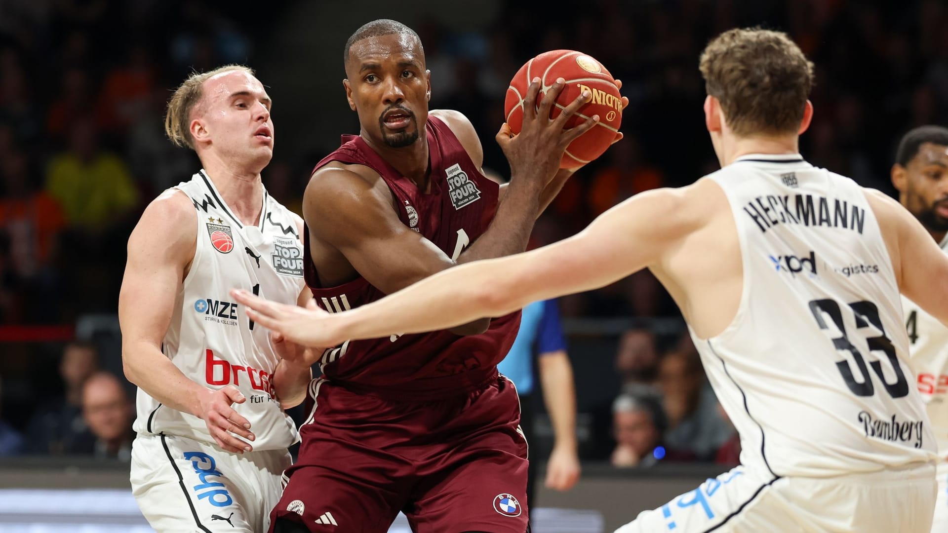 Bamberg Baskets - FC Bayern München