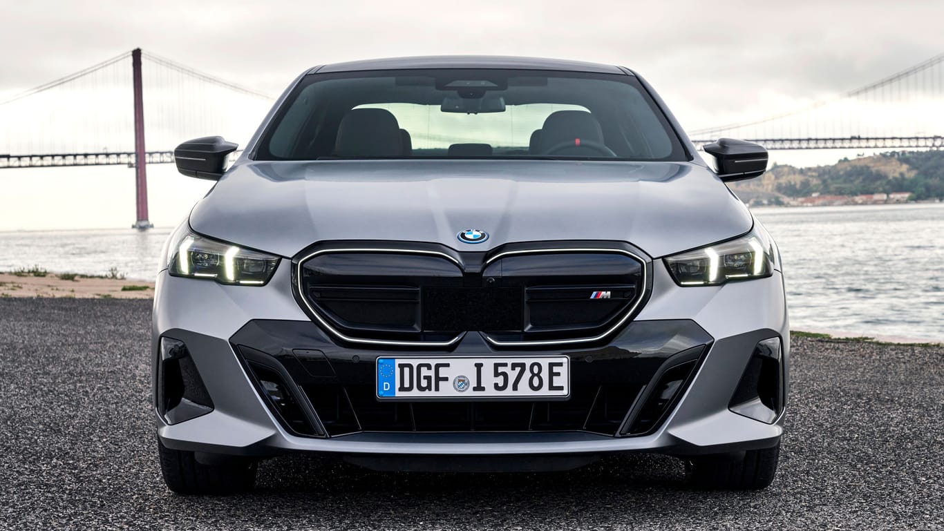 Auf Wunsch auch elektrisch: Der BMW 5er startet im Februar als Kombi.