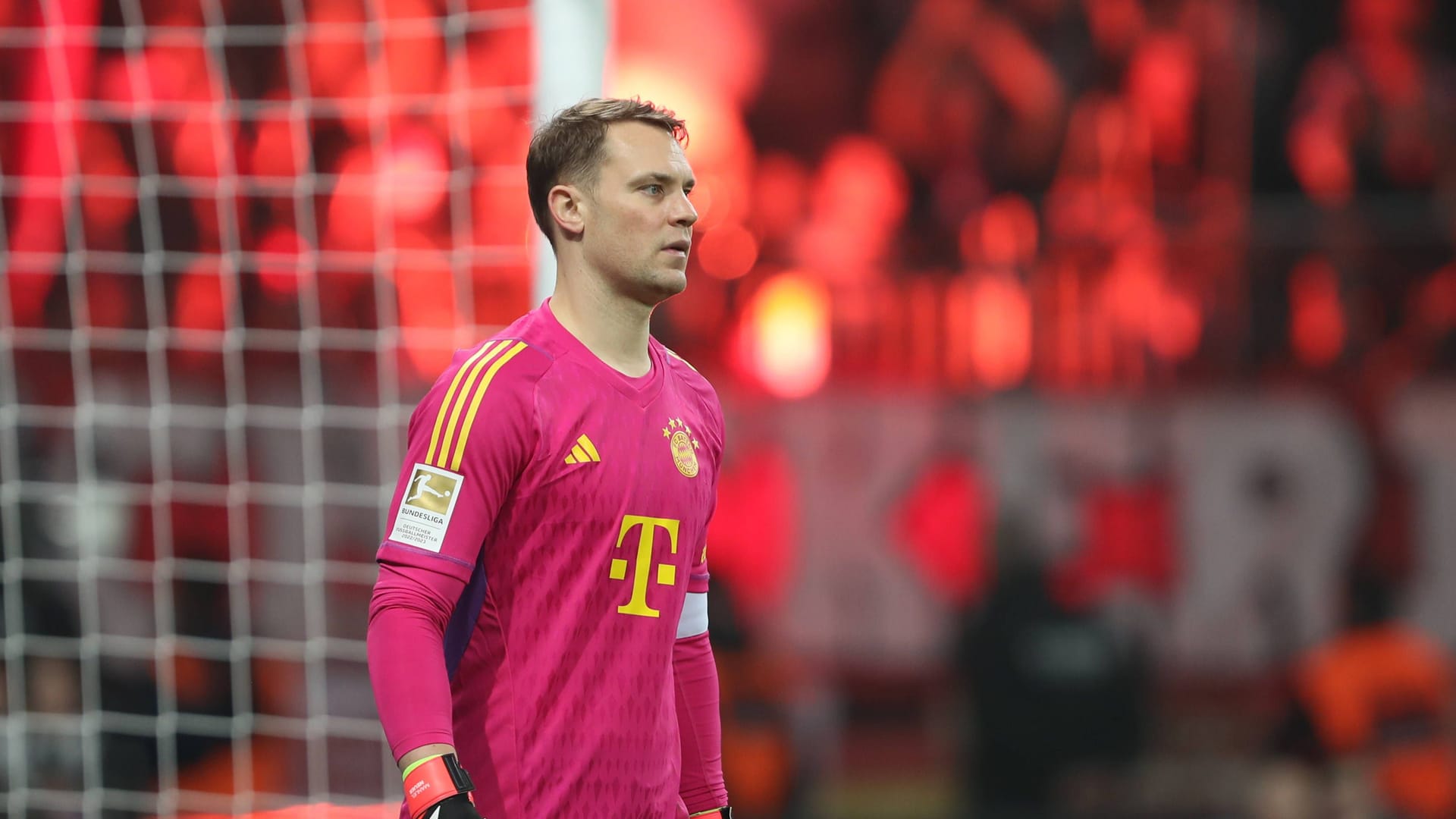 Manuel Neuer: Nach Knieproblemen rechtzeitig fit fürs Topspiel. Bei den Gegentoren konnte er nichts machen. Direkt davor und danach aber im Dauereinsatz (u.a. 23., 24.). Bewahrte Bayern noch vor einem früheren und höheren Rückstand. Rettete auch in der Schlussphase noch mehrmals (u.a. 90.). Das 0:3 ging mit seinem Ausflug nach vorne auf ihn. An ihm lag's aber nicht. Note 3