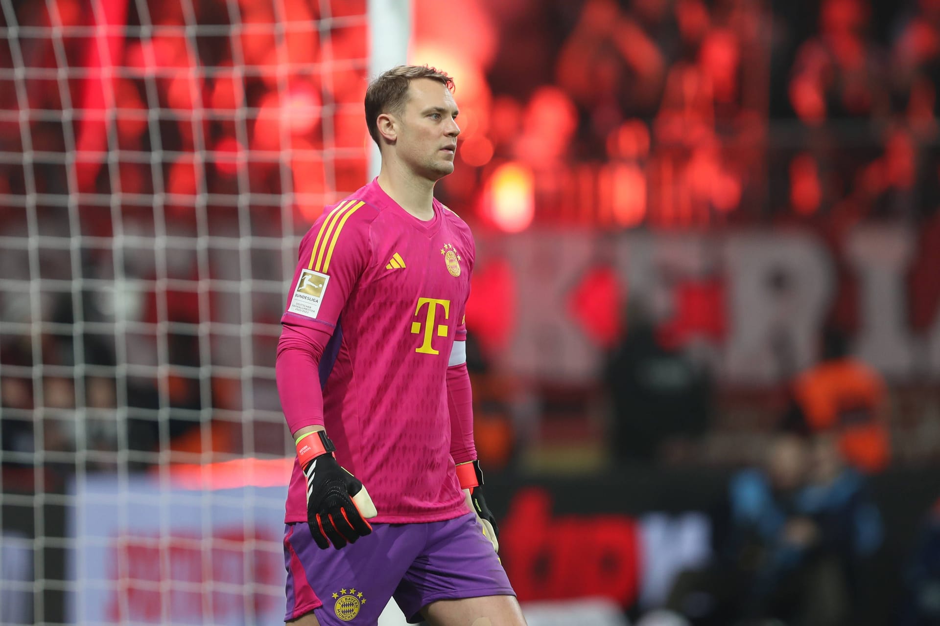 Manuel Neuer: Nach Knieproblemen rechtzeitig fit fürs Topspiel. Bei den Gegentoren konnte er nichts machen. Direkt davor und danach aber im Dauereinsatz (u.a. 23., 24.). Bewahrte Bayern noch vor einem früheren und höheren Rückstand. Rettete auch in der Schlussphase noch mehrmals (u.a. 90.). Das 0:3 ging mit seinem Ausflug nach vorne auf ihn. An ihm lag's aber nicht. Note 3