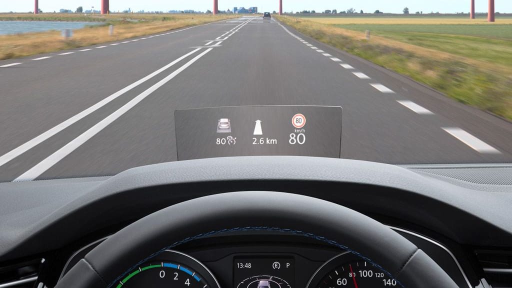 Die einfachere Version: Das Head-up-Display mit kleiner Kunststoffscheibe.