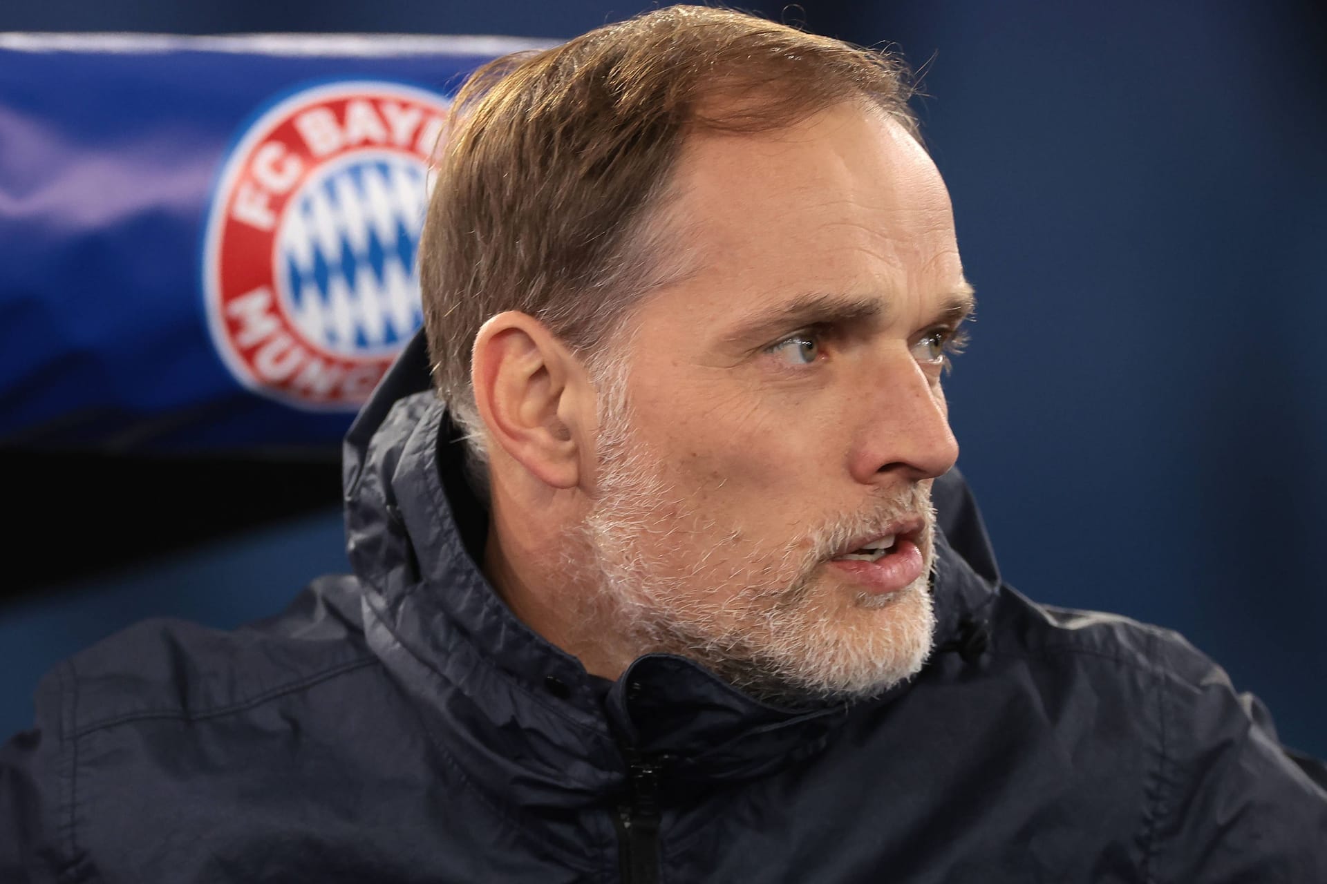 Aktuell unglücklich: Bayern-Trainer Tuchel beim Spieler seiner Mannschaft in Rom.