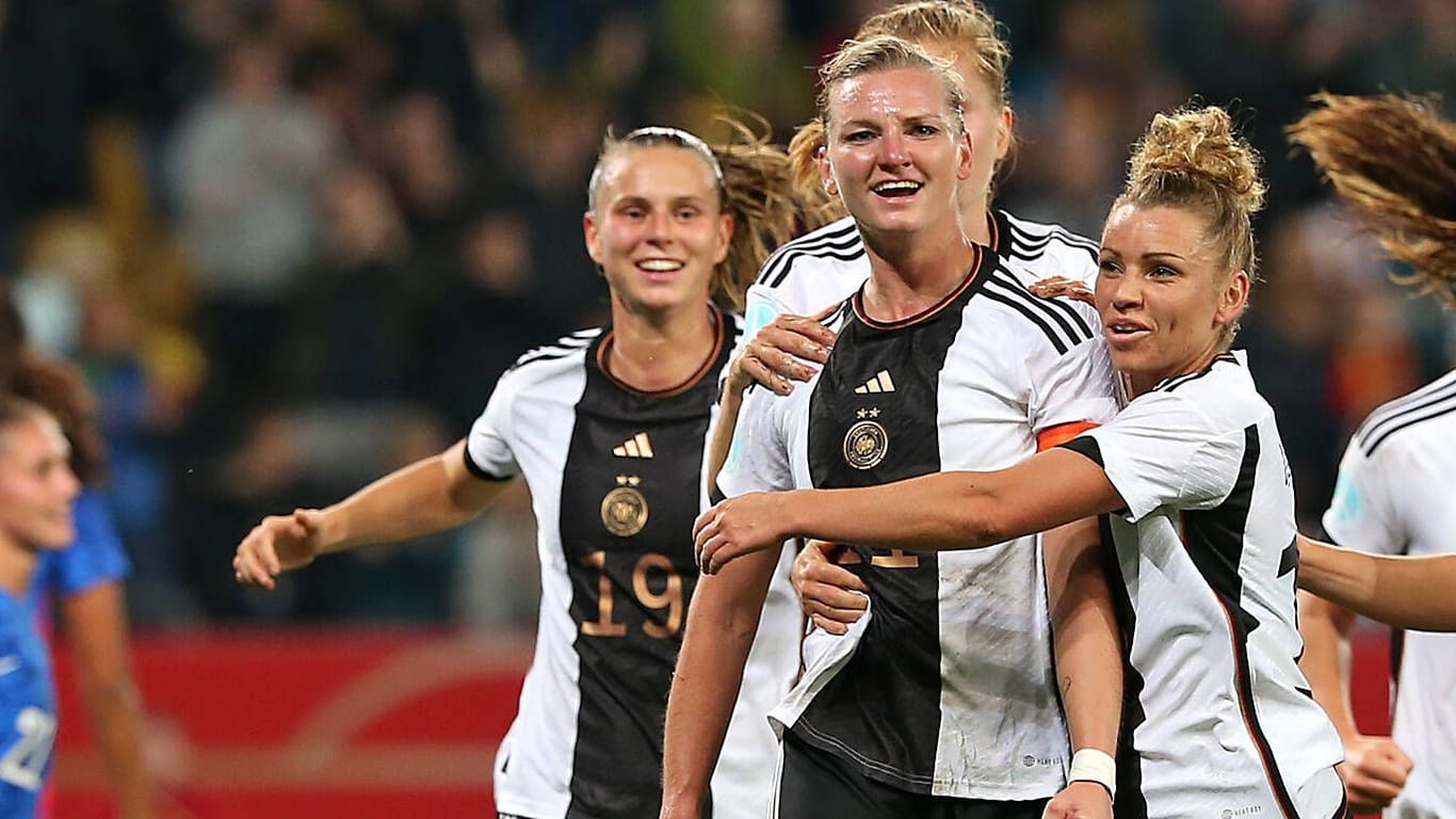 Das Team um Kapitänin Alexandra Popp: Die letzten zwei Partien gegen Frankreich konnte Deutschland gewinnen.