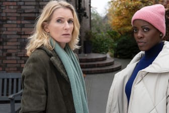 "Tatort: Geisterfahrt": Charlotte Lindholm (Maria Furtwängler) und Anaïs Schmitz (Florence Kasumba) ermitteln ein letztes Mal gemeinsam.