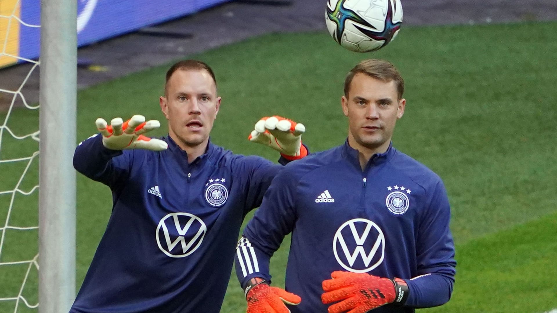 Marc-Andre ter Stegen (l) und Manuel Neuer