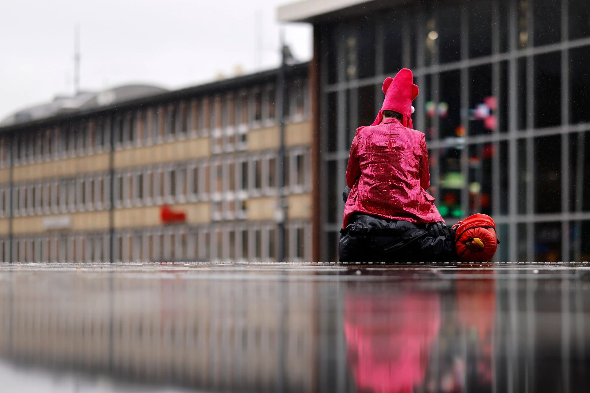 Der Karnevalsauftakt in Köln mit viel Regen (Archivbild): So wird das Wetter zum Endspurt.