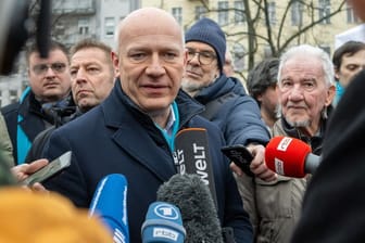 Kai Wegner (CDU), Regierender Bürgermeister von Berlin (Archivbild): Seine Partei legt leicht zu.