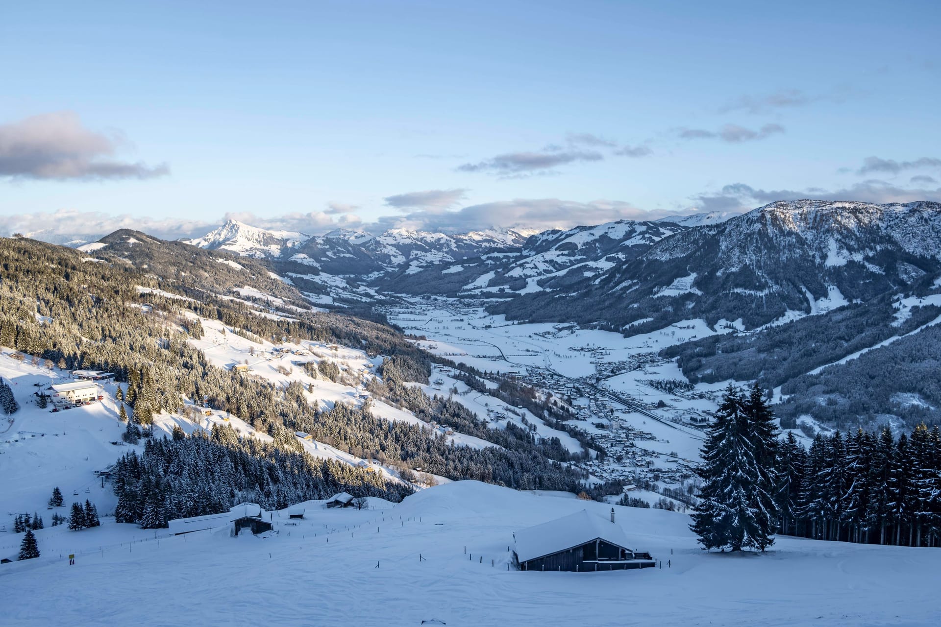 Brixen in Südtirol: Auf einer Wiese wurde ein Mann unterkühlt gefunden.