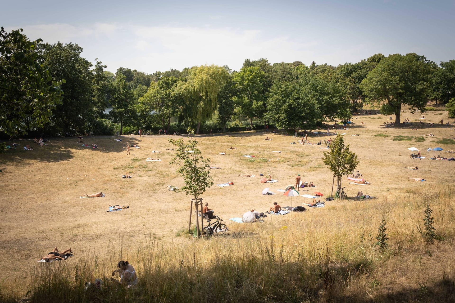 Heißer Tag am Berliner Halensee (Archivbild): Trockenheit im Sommer ist bereits jetzt ein großes Problem.