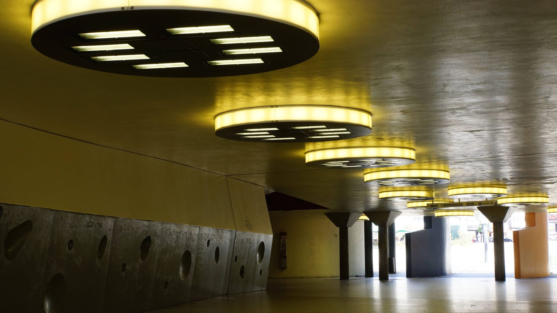 U-Bahnhof Wiener Platz (Archivbild): Der Schuss soll vor dem Bürgeramt am Wiener Platz gefallen sein.