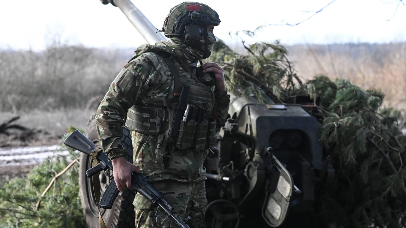 Ein russischer Soldat in der Ukraine: Werden bald auch westliche Bodentruppen in dem angegriffenen Land helfen?