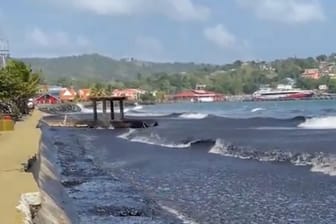 Ölteppich vor der Karibikinsel Tobago.
