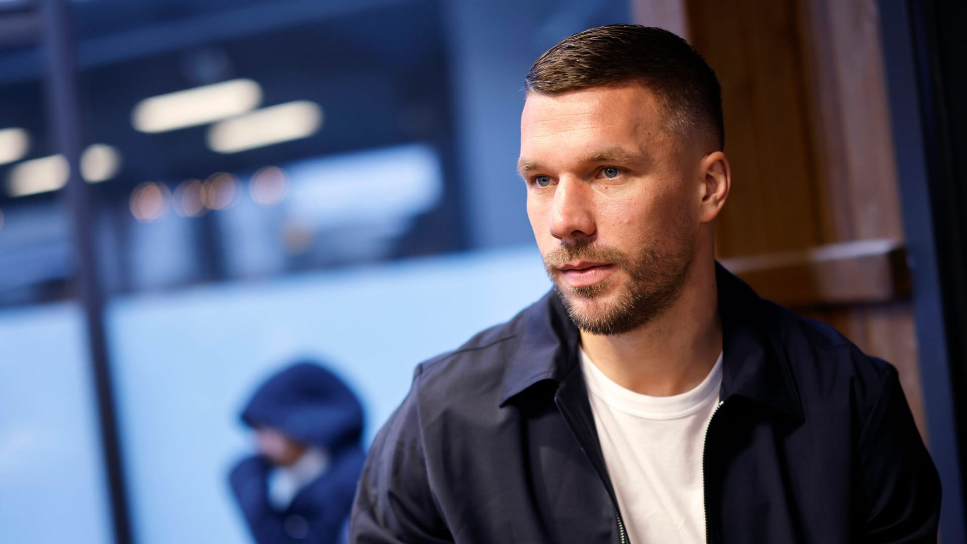 Fußballer Lukas Podolski bei der Eröffnung einer weiteren Filiale seiner Döner-Kette Mangal Döner (Archivbild): Ein neues Restaurant soll auf der Keupstraße entstehen.