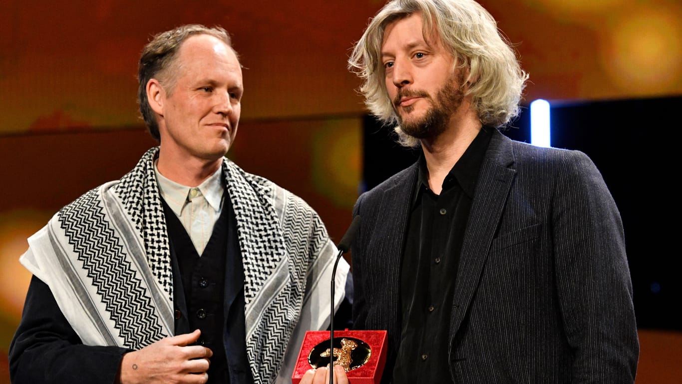 Ben Russell und Guillaume Cailleau bekamen bei der Berlinale 2024 einen Preis verliehen.
