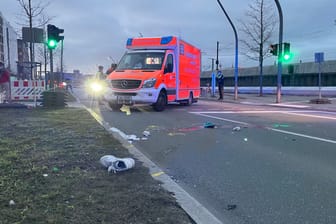 Unfallort in der Hamburger Hafencity: Ein Fußgänger wurde von einem Auto erfasst.