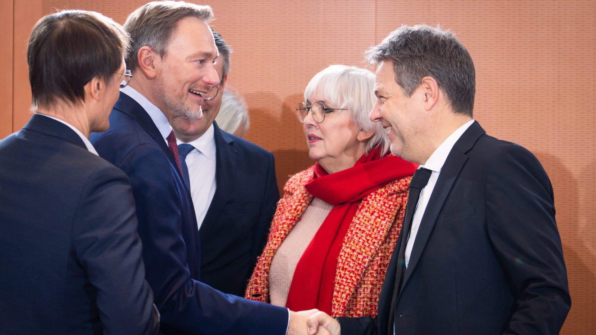 Ziemlich beste Freunde? Habeck (rechts) und Lindner (links) bei einem Treffen des Bundeskabinetts.