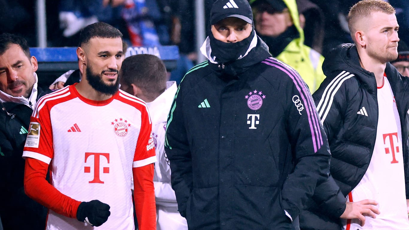 Noussair Mazraoui (l.) musste in Bochum verletzt ausgewechselt werden.