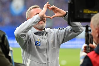 Ein Herz für die Fans (Archivbild): Tim Walter hat einen Abschiedsbrief an den HSV geschrieben.