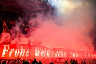 Stuttgart-Fans zünden Pyrotechnik