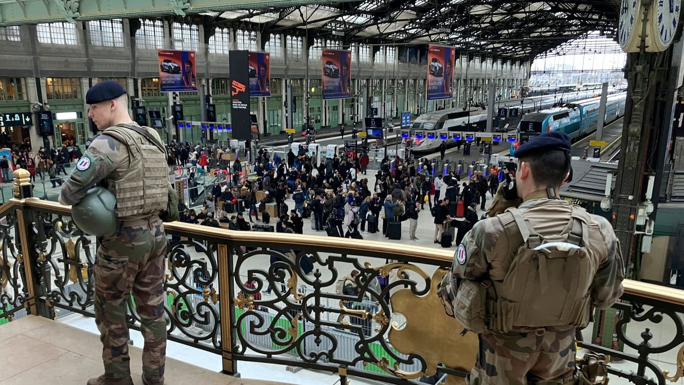Hauptbahnhof Gare de Lyon