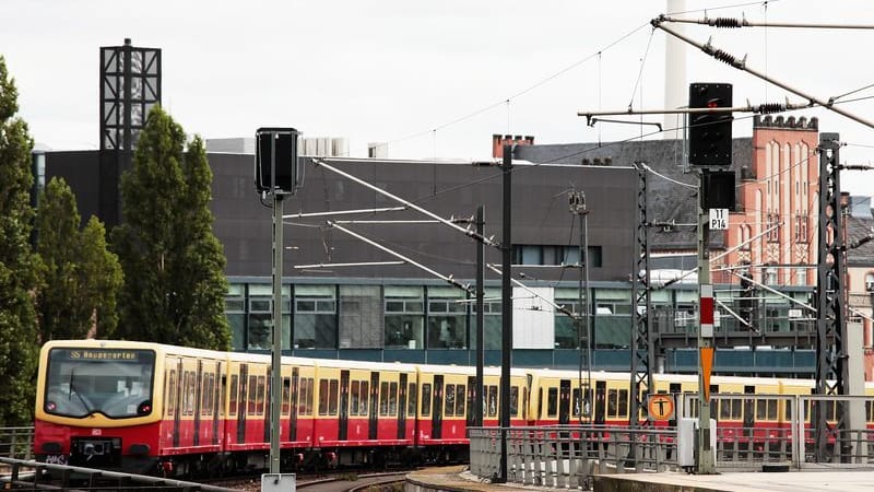 Berliner S-Bahn (Archivbild): Auf dem Berliner S-Bahn-Ring kam es am Dienstagmorgen zu einer Sperrung.