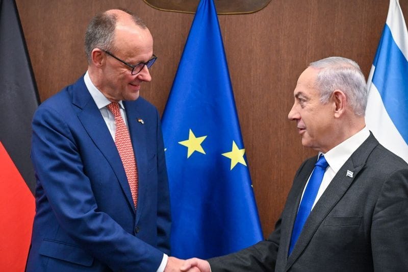 Friedrich Merz wird von Israels Premier Benjamin Netanjahu begrüßt: Der CDU-Chef stellt sich auch vor einem möglichen Angriff auf Rafah hinter die israelische Führung.