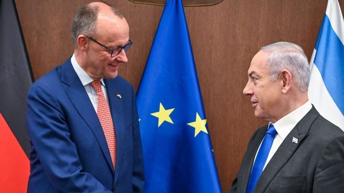 Friedrich Merz wird von Israels Premier Benjamin Netanjahu begrüßt: Der CDU-Chef stellt sich auch vor einem möglichen Angriff auf Rafah hinter die israelische Führung.